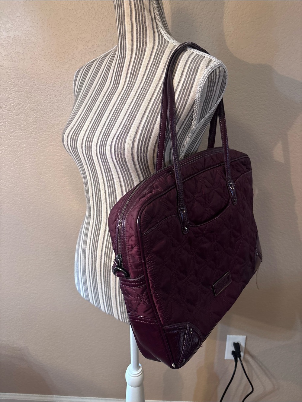 Nine West Laptop Tote Plum Purple Burgundy Quilted Diamond pattern 100% Nylon - Picture 6 of 16